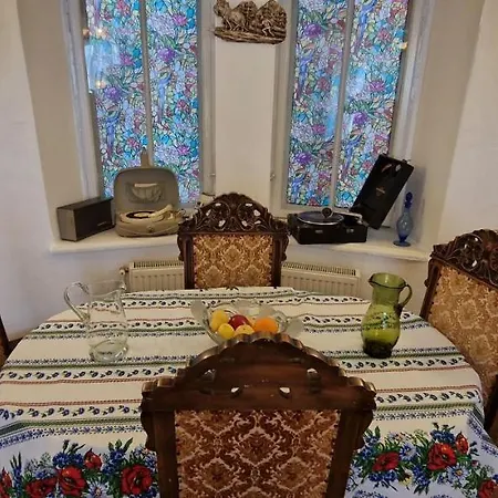 Apartament Domum - The Comunist *