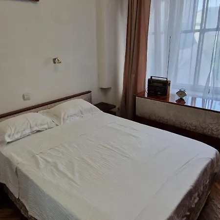 Domum - The Comunist * ブカレスト