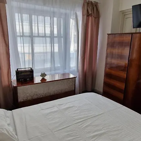 Domum - The Comunist * ブカレスト