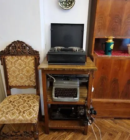 Domum - The Comunist