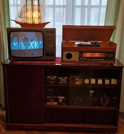 Apartament Domum - The Comunist *