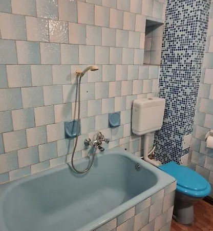 Domum - The Comunist ブカレスト