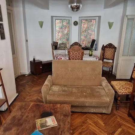 Domum - The Comunist