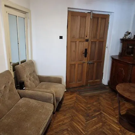 Domum - The Comunist ブカレスト