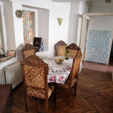 Domum - The Comunist アパート