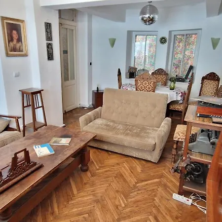 Apartament Domum - The Comunist *