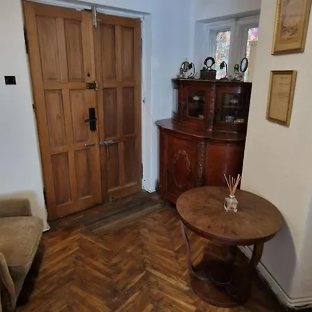 Domum - The Comunist Appartement *