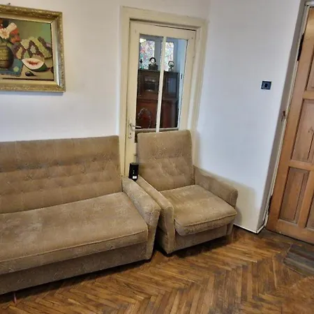 Appartement Domum - The Comunist
