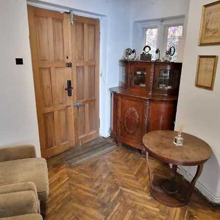 Domum - The Comunist