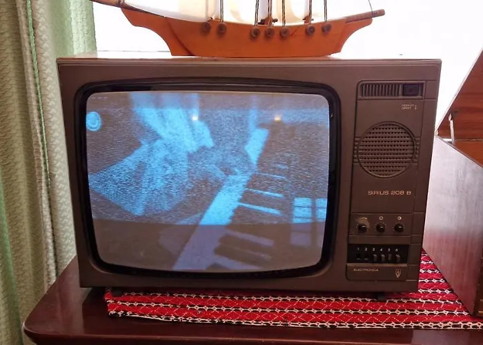 아파트 Domum - The Comunist