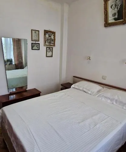 Domum - The Comunist *