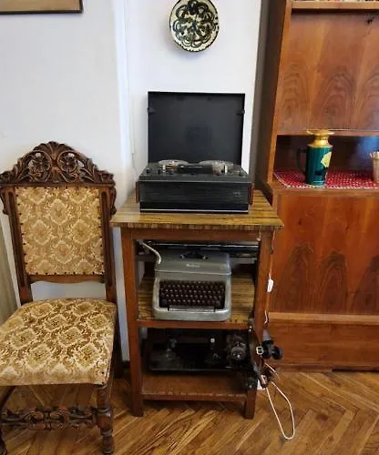 Domum - The Comunist