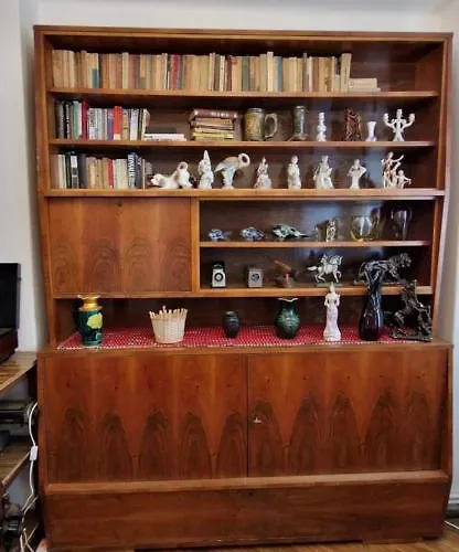 Domum - The Comunist بوخارست