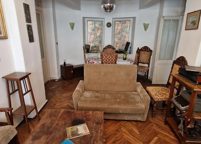 Domum - The Comunist