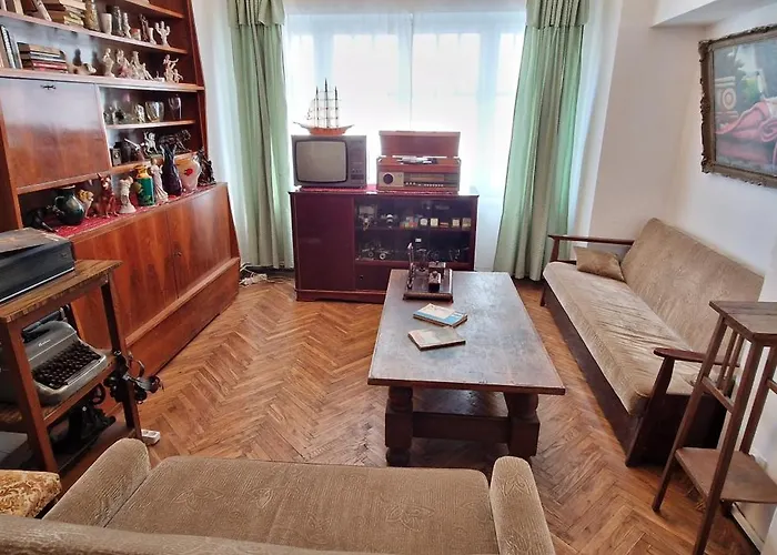 Domum - The Comunist