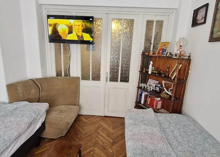 Domum - The Comunist Апартаменти Бухарест