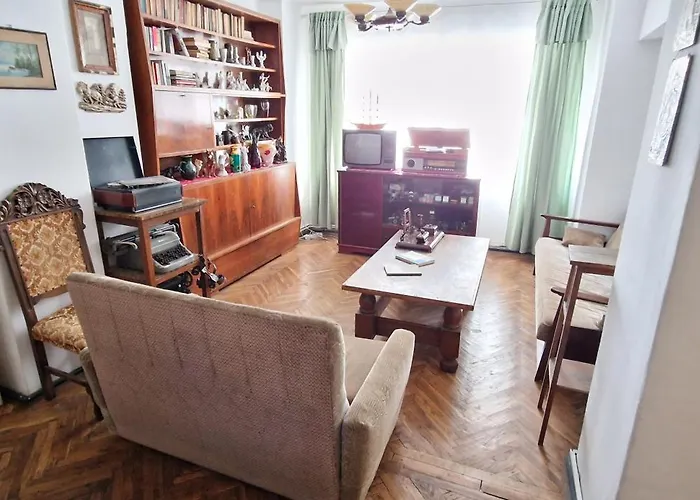 Domum - The Comunist شقة *